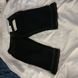 Simply Vera. Size 8p, women's wide hem Capri. Dark denim.